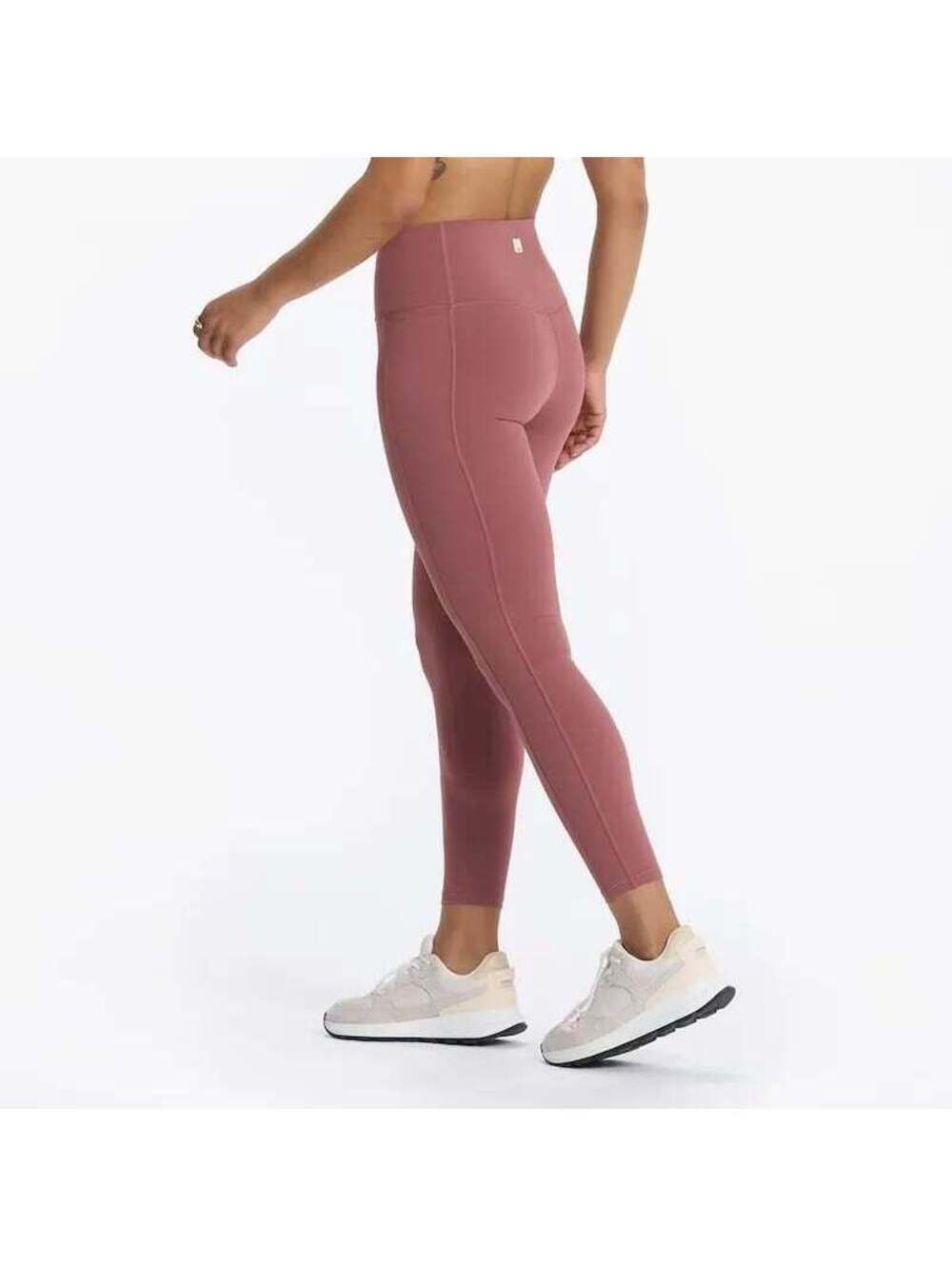 Vuori WOMEN'S STUDIO POCKET LEGGING in Rosewood Small